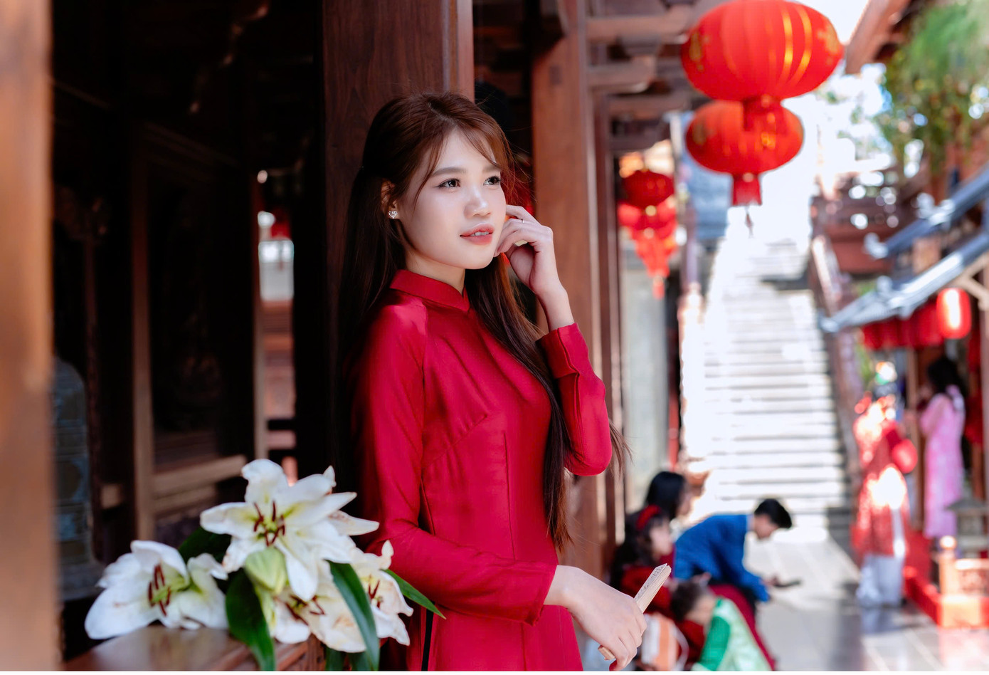 Áo dài truyền thống tô thêm vẻ đẹp dịu dàng của bạn trẻ. Ảnh: Bảo Lâm Áo dài truyền thống tô thêm vẻ đẹp dịu dàng của bạn trẻ. Ảnh: Bảo Lâm