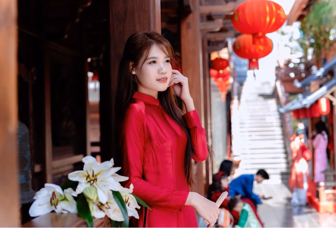 Áo dài truyền thống tô thêm vẻ đẹp dịu dàng của bạn trẻ. Ảnh: Bảo Lâm Áo dài truyền thống tô thêm vẻ đẹp dịu dàng của bạn trẻ. Ảnh: Bảo Lâm