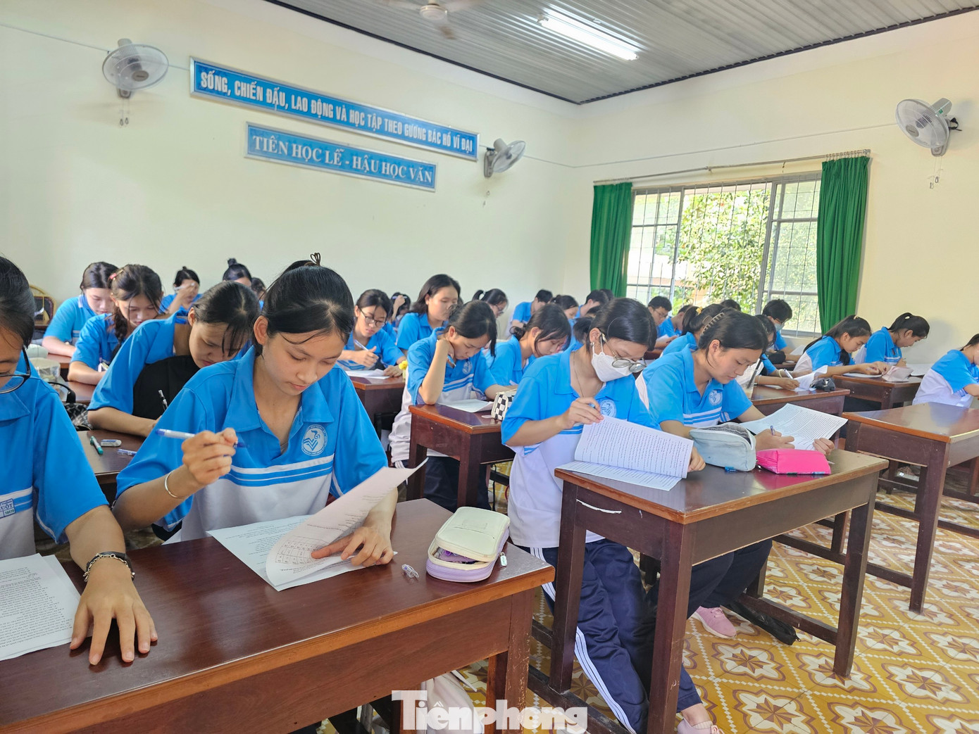 Học sinh Trường THPT Buôn Ma Thuột