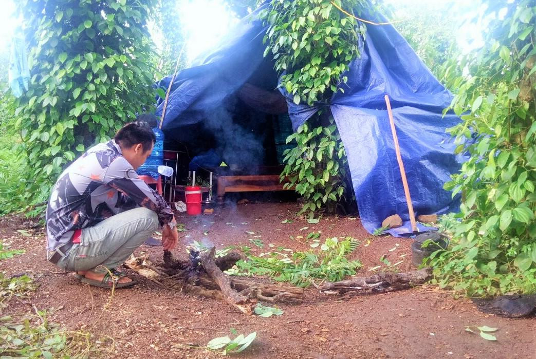 Căn chòi cách ly của vợ chồng chị Duyên (thôn Bình Hòa, xã Ea M'nang) Căn chòi cách ly của vợ chồng chị Duyên (thôn Bình Hòa, xã Ea M'nang)