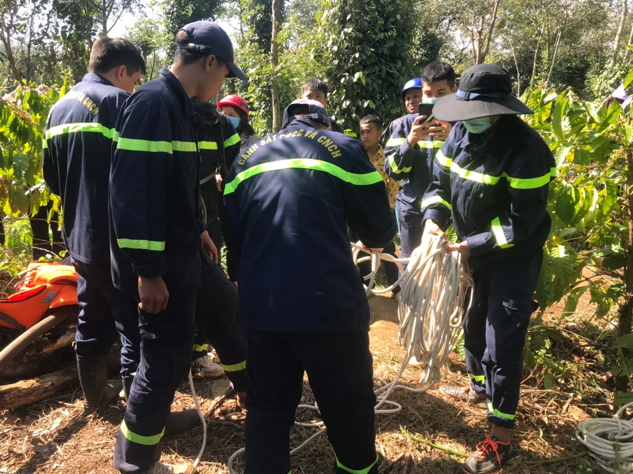 Bé trai đã tử vong dưới giếng