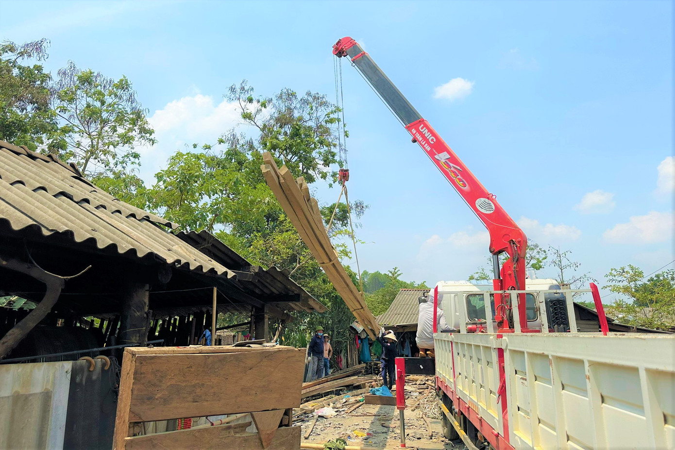 Đến ngày 15/4, nếu các hộ không đồng ý di dời, chính quyền sẽ tổ chức cưỡng chế Đến ngày 15/4, nếu các hộ không đồng ý di dời, chính quyền sẽ tổ chức cưỡng chế