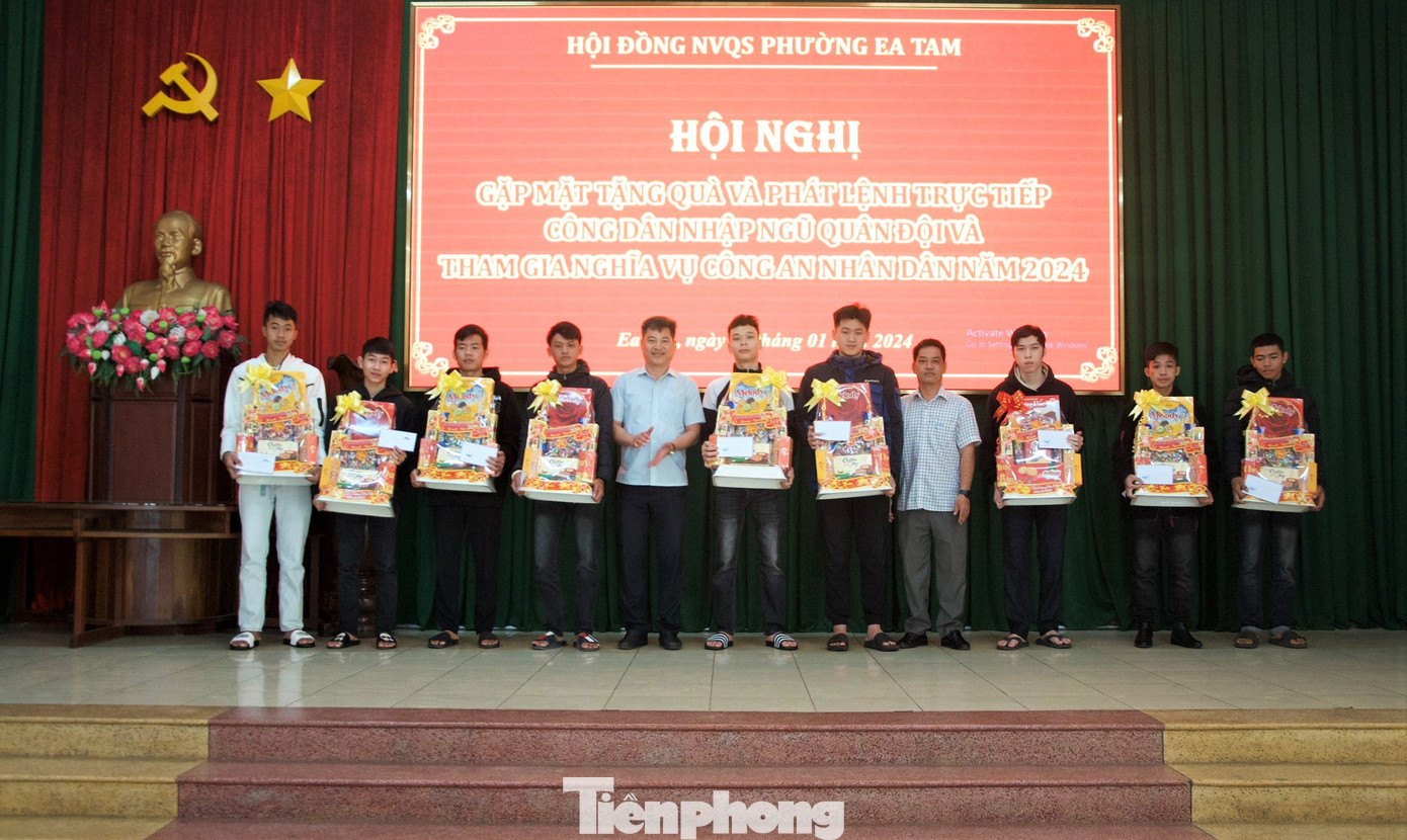 Các thanh niên sắp lên đường thực hiện nghĩa vụ quân sự Các thanh niên sắp lên đường thực hiện nghĩa vụ quân sự