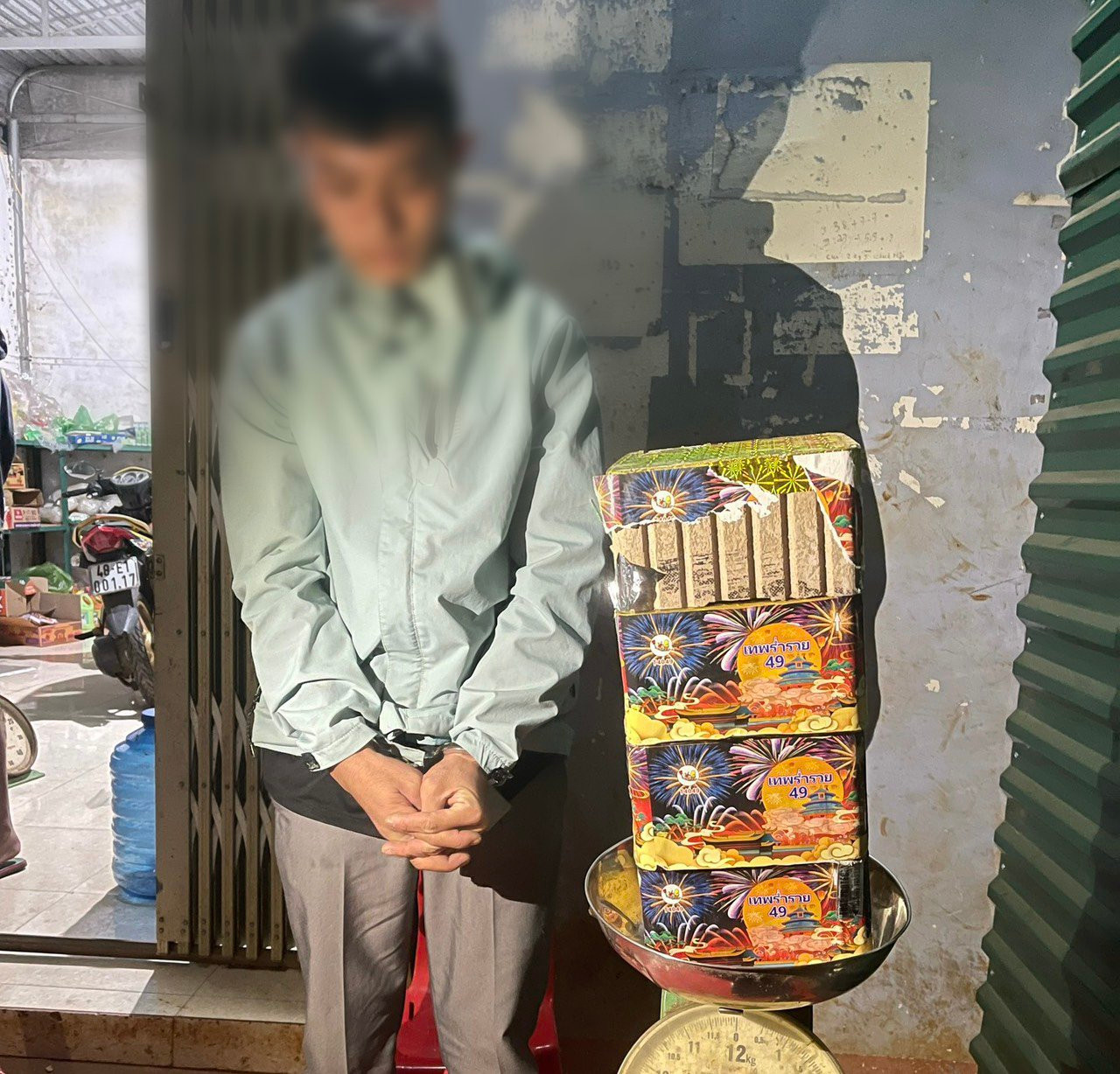 Đối tượng Hứa Văn Khảo cùng tang vật