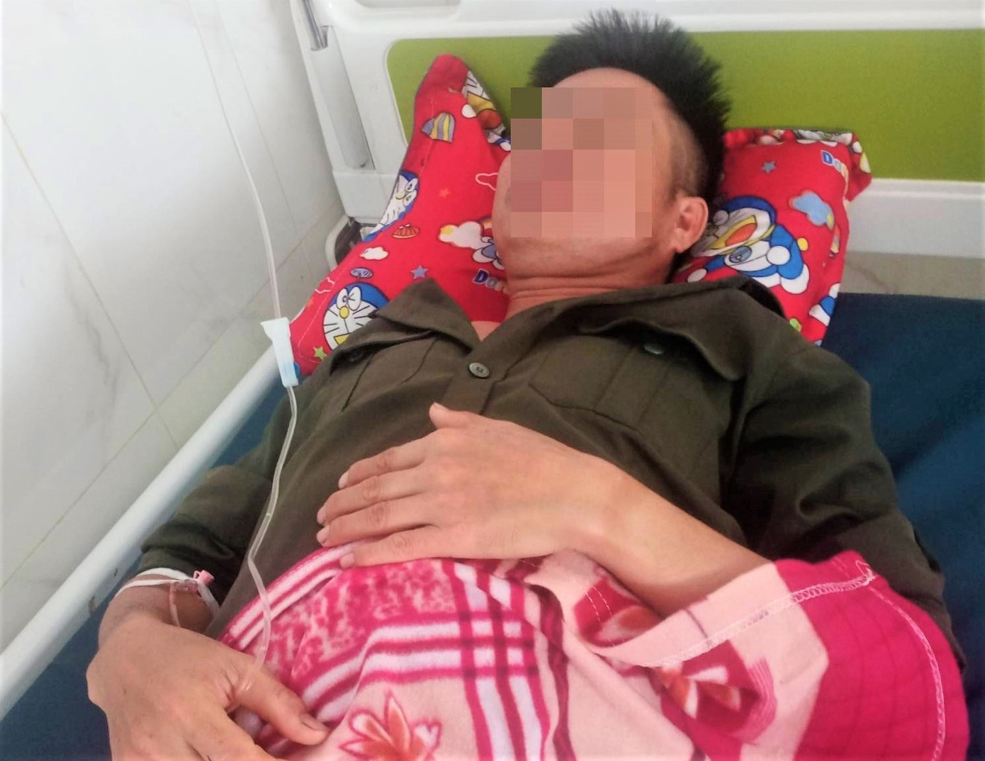 Ông M. đang nằm viện điều trị Ông M. đang nằm viện điều trị