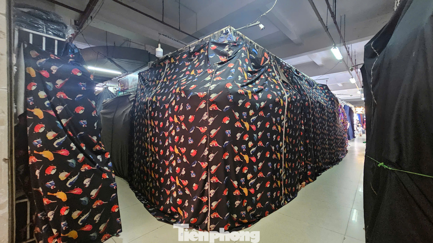 Rất nhiều cửa hàng tại chợ Buôn Ma Thuột đóng cửa.