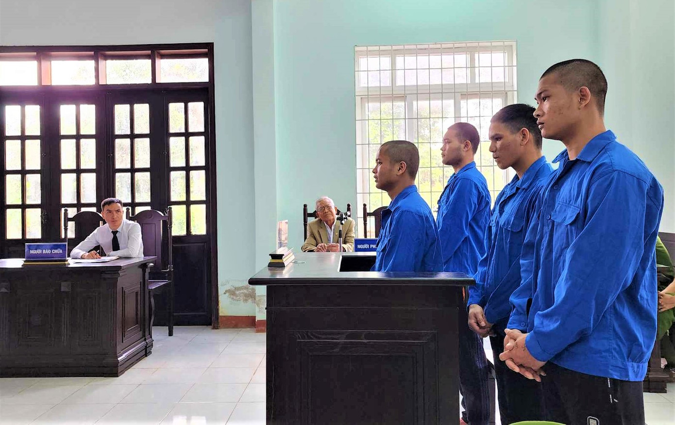 Bốn bị cáo trước tòa Bốn bị cáo trước tòa