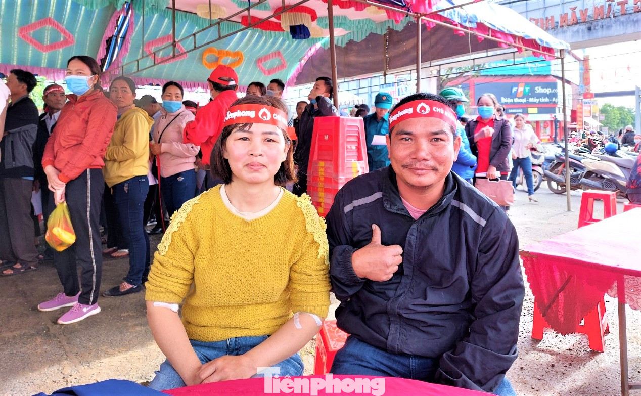 Vợ chồng anh Hiền, chị Hương