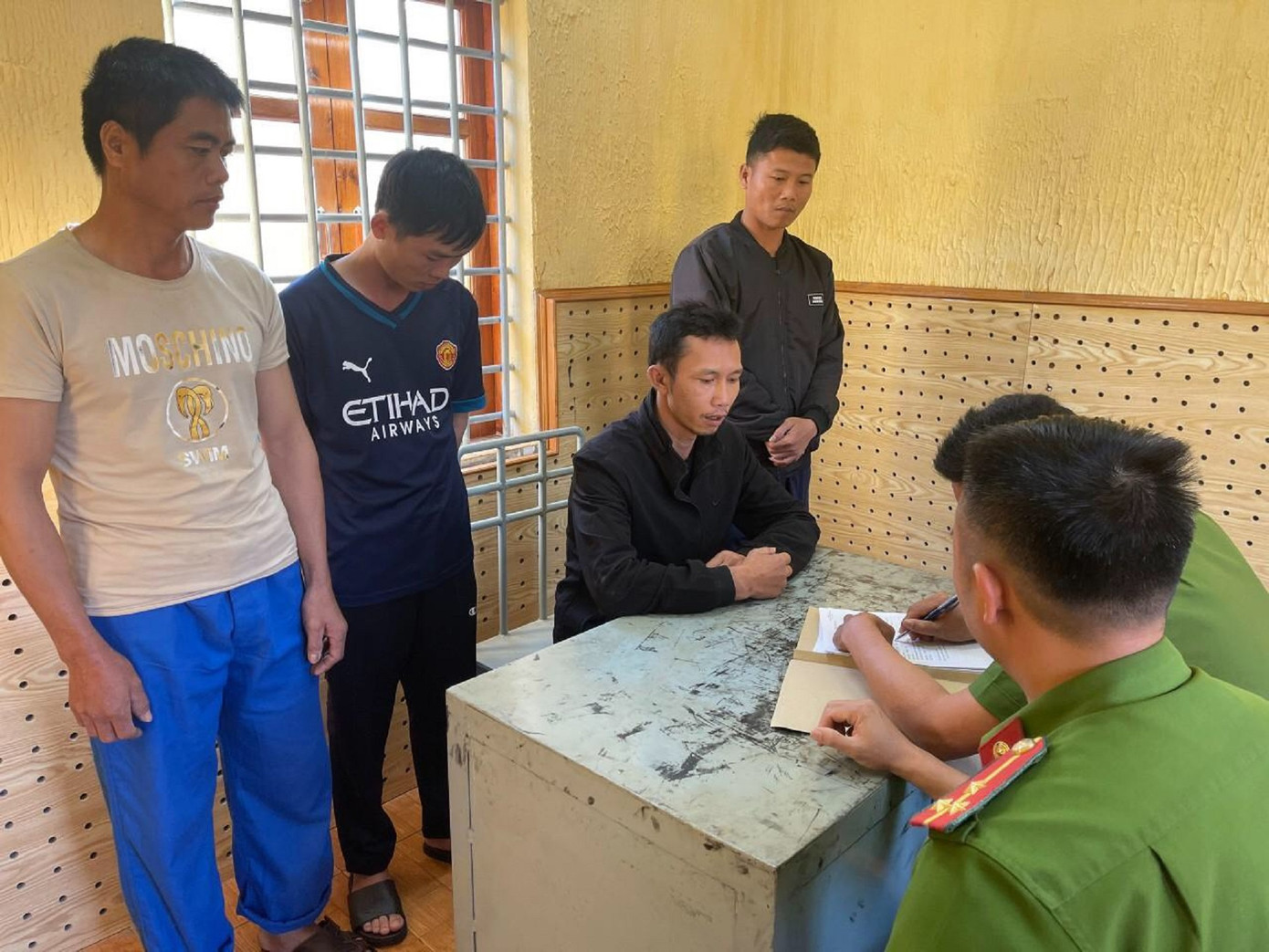 Các đối tượng trong đường dây trồng, tiêu thụ cần sa Các đối tượng trong đường dây trồng, tiêu thụ cần sa