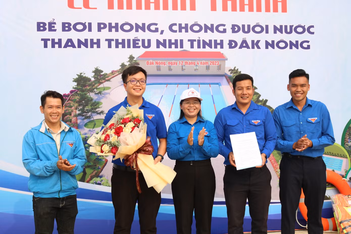 Tỉnh Đoàn ra mắt CLB bơi lội