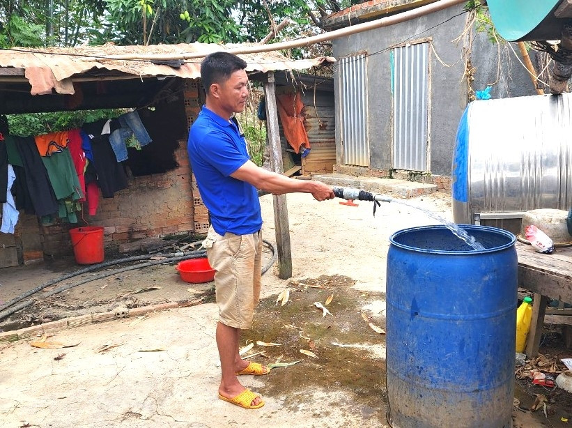 Người dân Đắk Nông đang sử dụng nước tiết kiệm để vượt qua cái nắng.