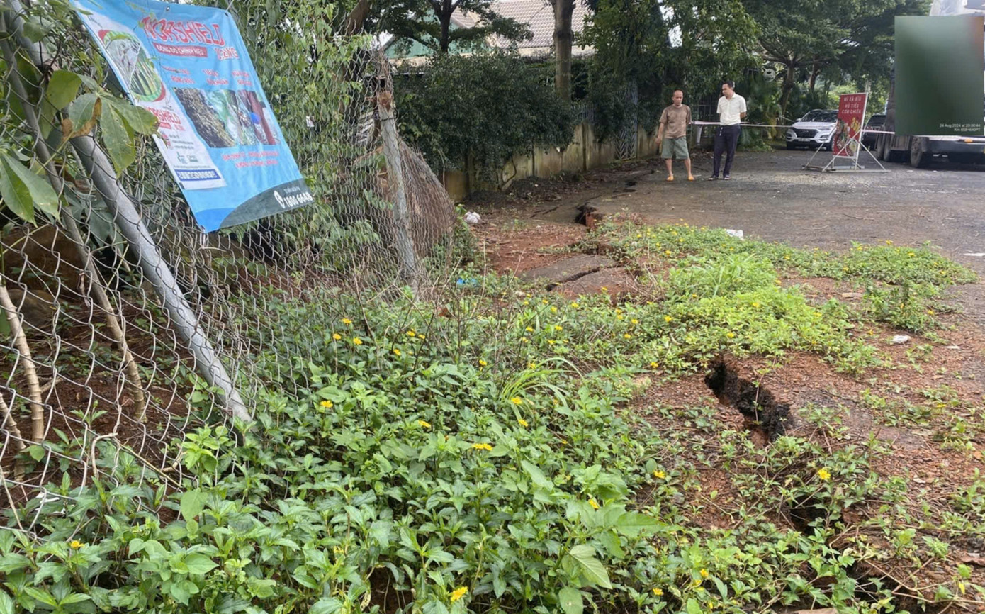 Khu vực sạt trượt áp sát ven đường Hồ Chí Minh đoạn qua Đắk Nông