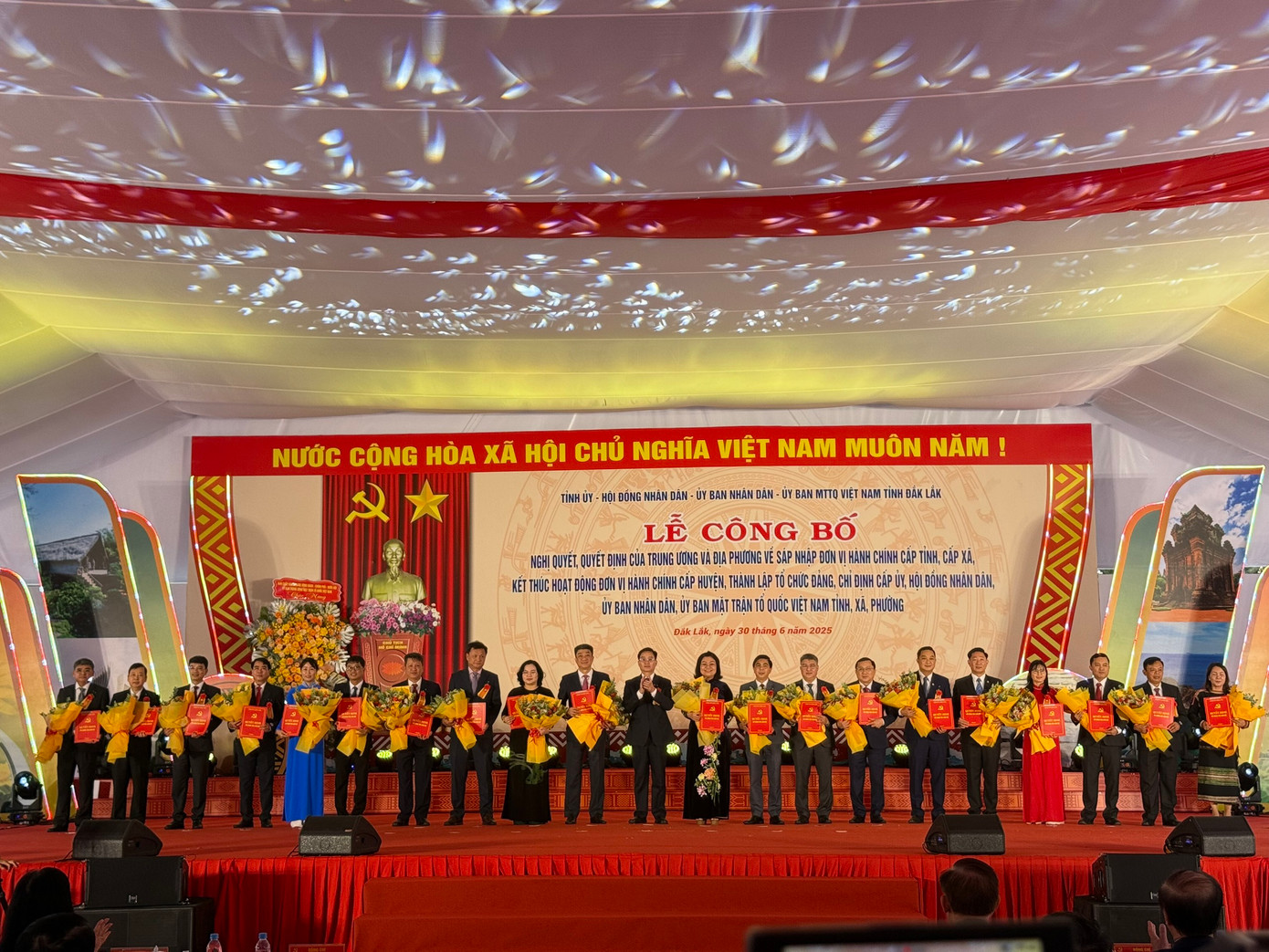 Các Bí thư Đảng uỷ ở xã, phường thuộc tỉnh Đắk Lắk Các Bí thư Đảng uỷ ở xã, phường thuộc tỉnh Đắk Lắk