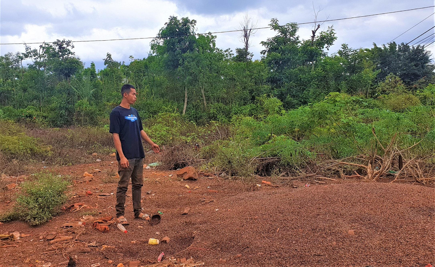 Anh Y Đạt bên thửa đất đã bán cho ông H. cách đây 3 năm nhưng chưa nhận đủ tiền