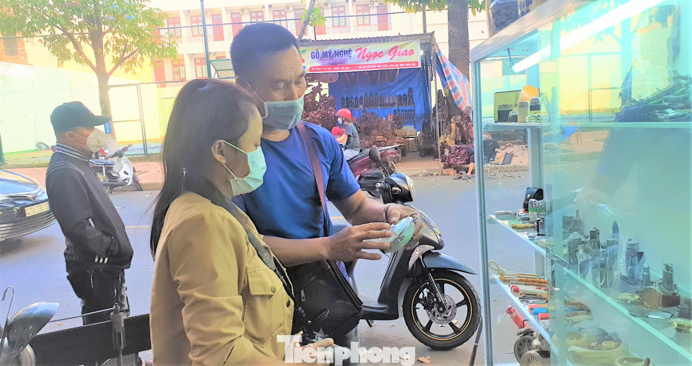 Anh Sơn giới thiệu chiếc đồng hồ dùng bằng dây