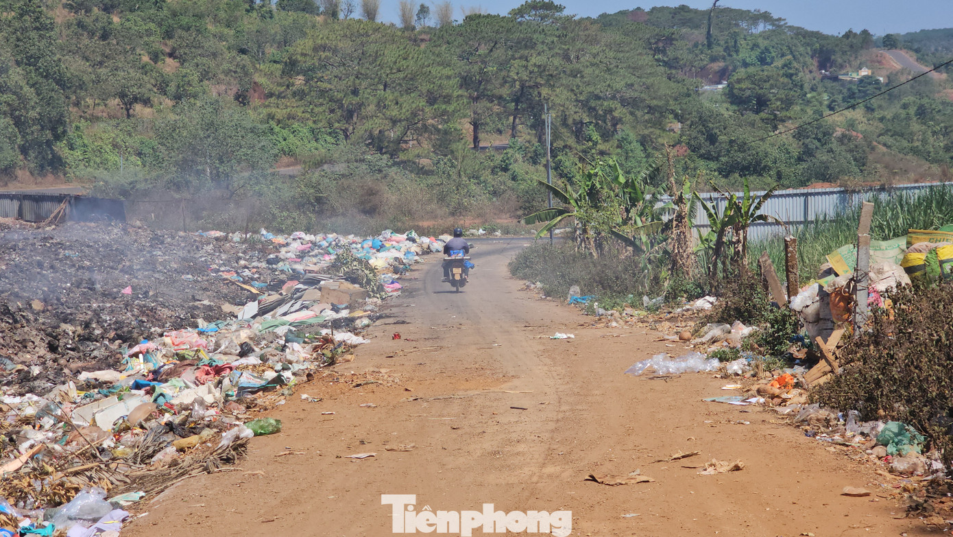 Bãi rác bon Đắk B’lao chưa thể di dời khỏi khu dân cư