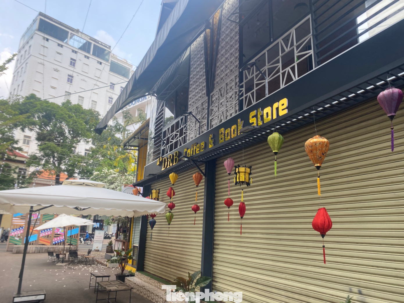 Đường sách cà phê Buôn Ma Thuột khá thưa vắng.