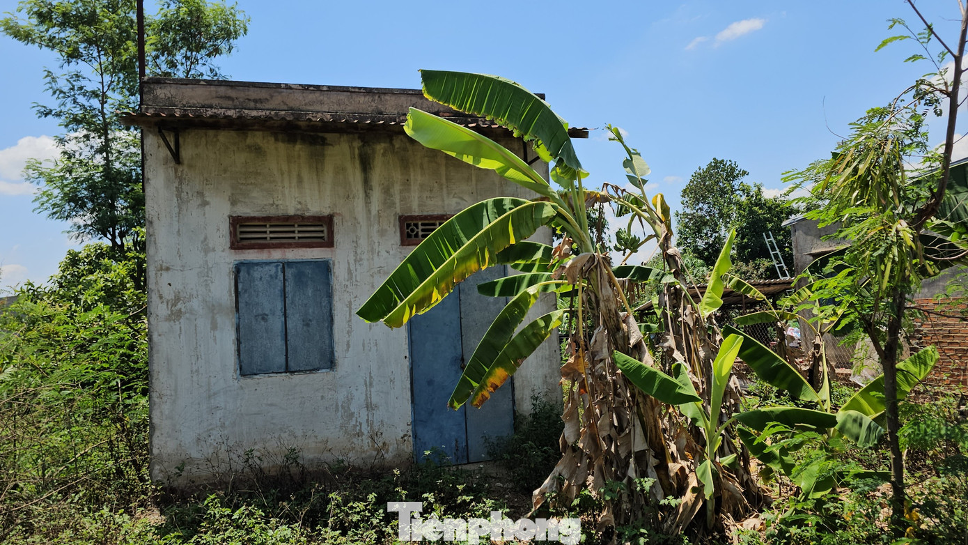 Một căn nhà đã bị bỏ hoang từ lâu Một căn nhà đã bị bỏ hoang từ lâu