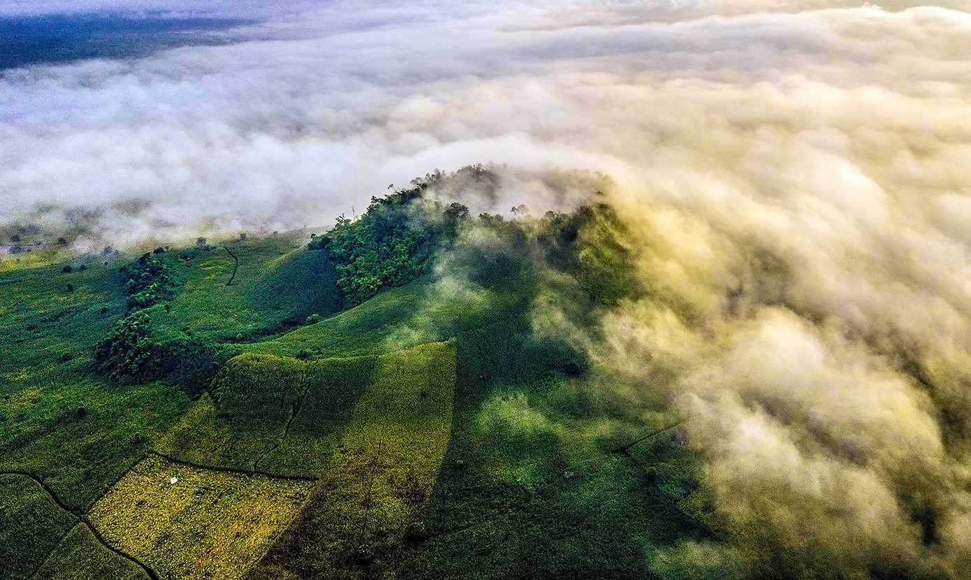 Núi lửa Nâm B’Lang nhìn từ trên cao. Ảnh: Trần Hồng Vân.