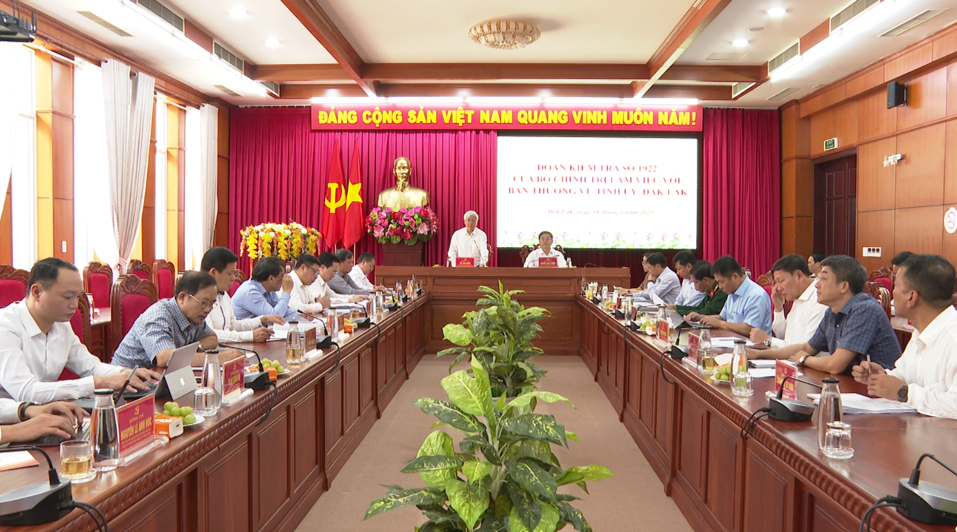 Đoàn kiểm tra số 1922 của Bộ Chính trị làm việc với Ban Thường vụ Tỉnh ủy Đắk Lắk
