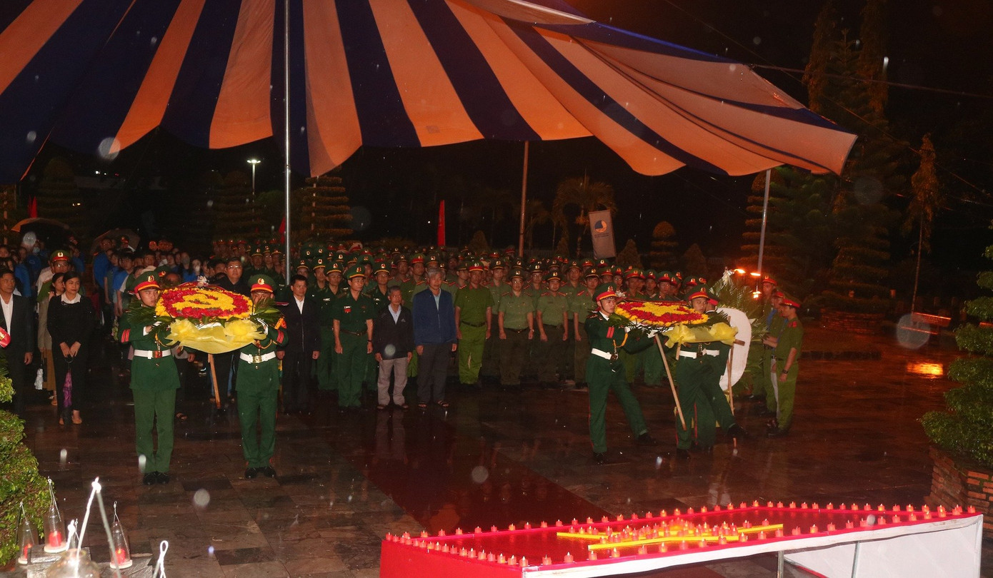 Lễ dâng hoa, dâng hương tại Nghĩa trang Liệt sĩ tỉnh Đắk Nông