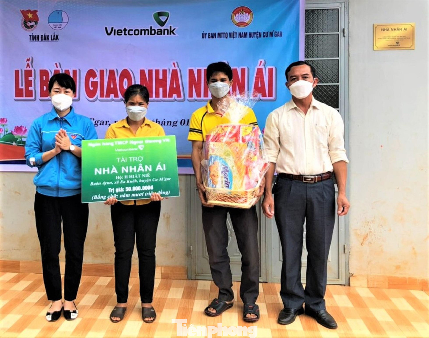 Tỉnh đoàn Đắk Lắk phối hợp đơn vị tài trợ trao nhà nhân ái Tỉnh đoàn Đắk Lắk phối hợp đơn vị tài trợ trao nhà nhân ái