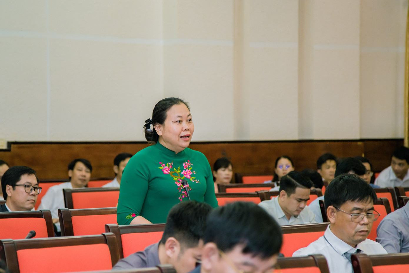 Lãnh đạo Sở Y tế Đắk Nông tham gia ý kiến tại kỳ họp