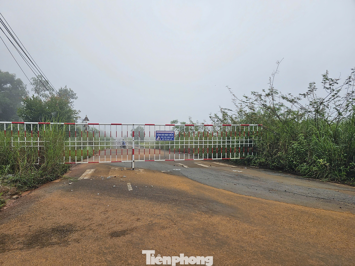 UBND TP Gia Nghĩa đã cho rào chắn lại tuyến đường