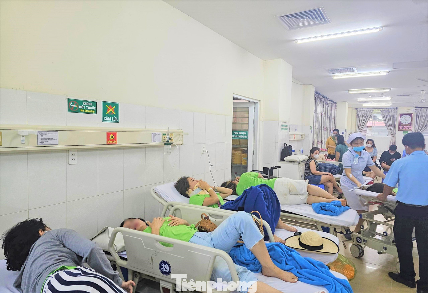 Các nạn nhân đang được cấp cứu tại Bệnh viện Đa khoa Thiện Hạnh Các nạn nhân đang được cấp cứu tại Bệnh viện Đa khoa Thiện Hạnh