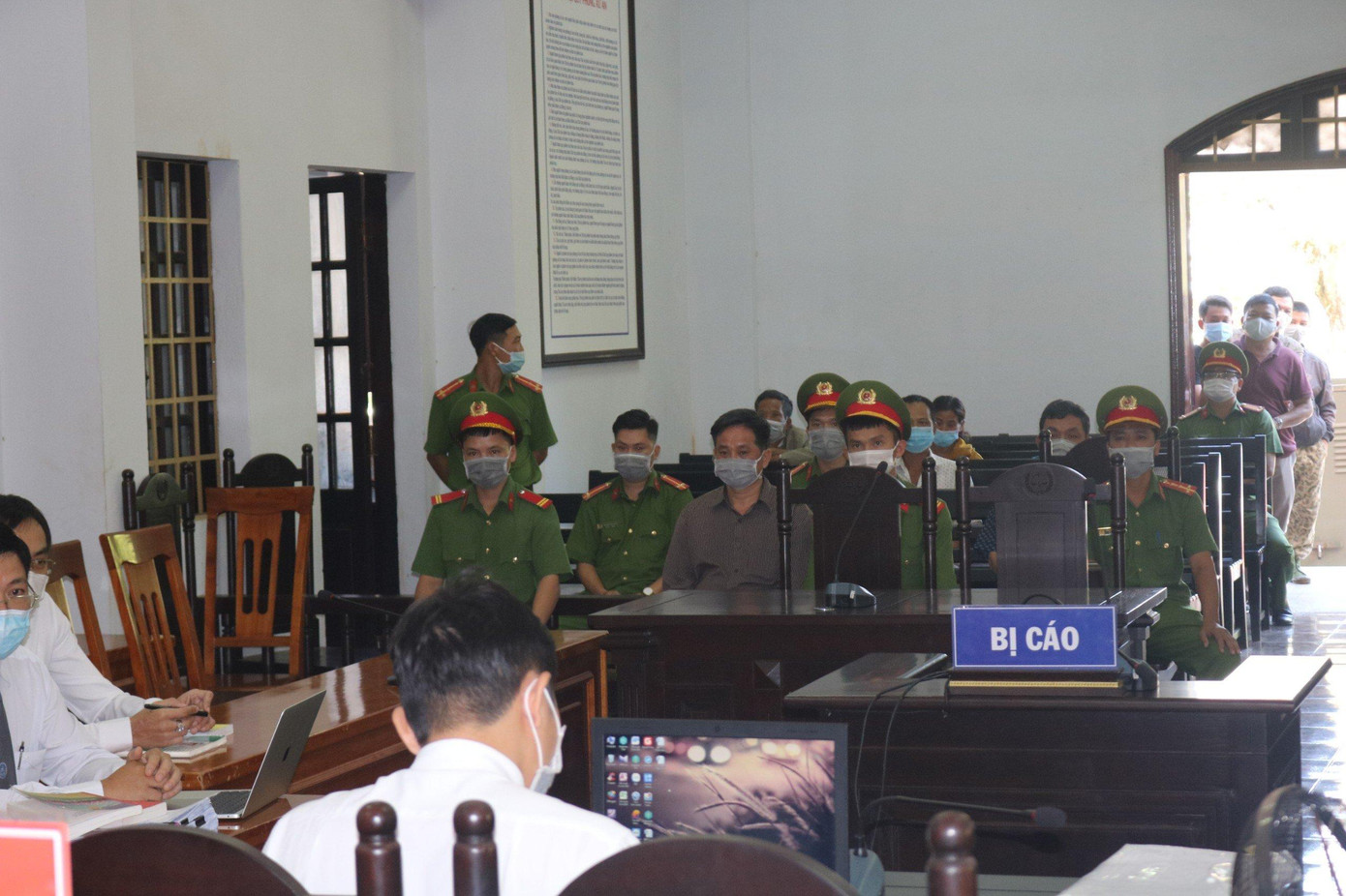 Toàn cảnh phiên tòa xét xử phúc thẩm Toàn cảnh phiên tòa xét xử phúc thẩm