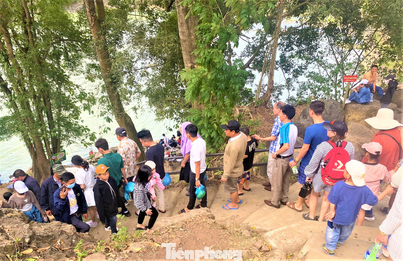 Thời tiết khá mát mẻ, thuận lợi cho du khách du xuân