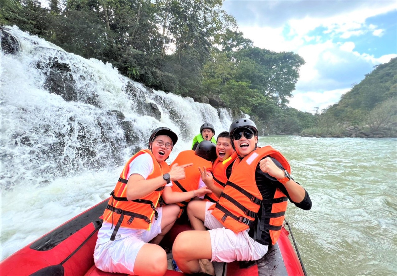 Du khách thích thú với dịch vụ trải nghiệm mới mẻ