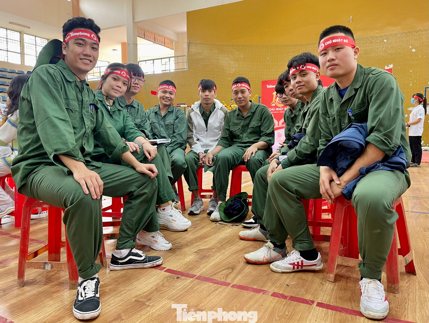 Nhóm sinh viên Trường Đại học Luật Hà Nội - phân hiệu Đắk Lắk Nhóm sinh viên Trường Đại học Luật Hà Nội - phân hiệu Đắk Lắk