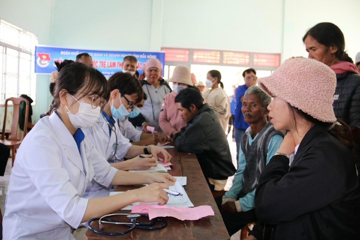 Nhiều bà con vùng biên giới Tuy Đức được thăm khám sức khỏe Nhiều bà con vùng biên giới Tuy Đức được thăm khám sức khỏe