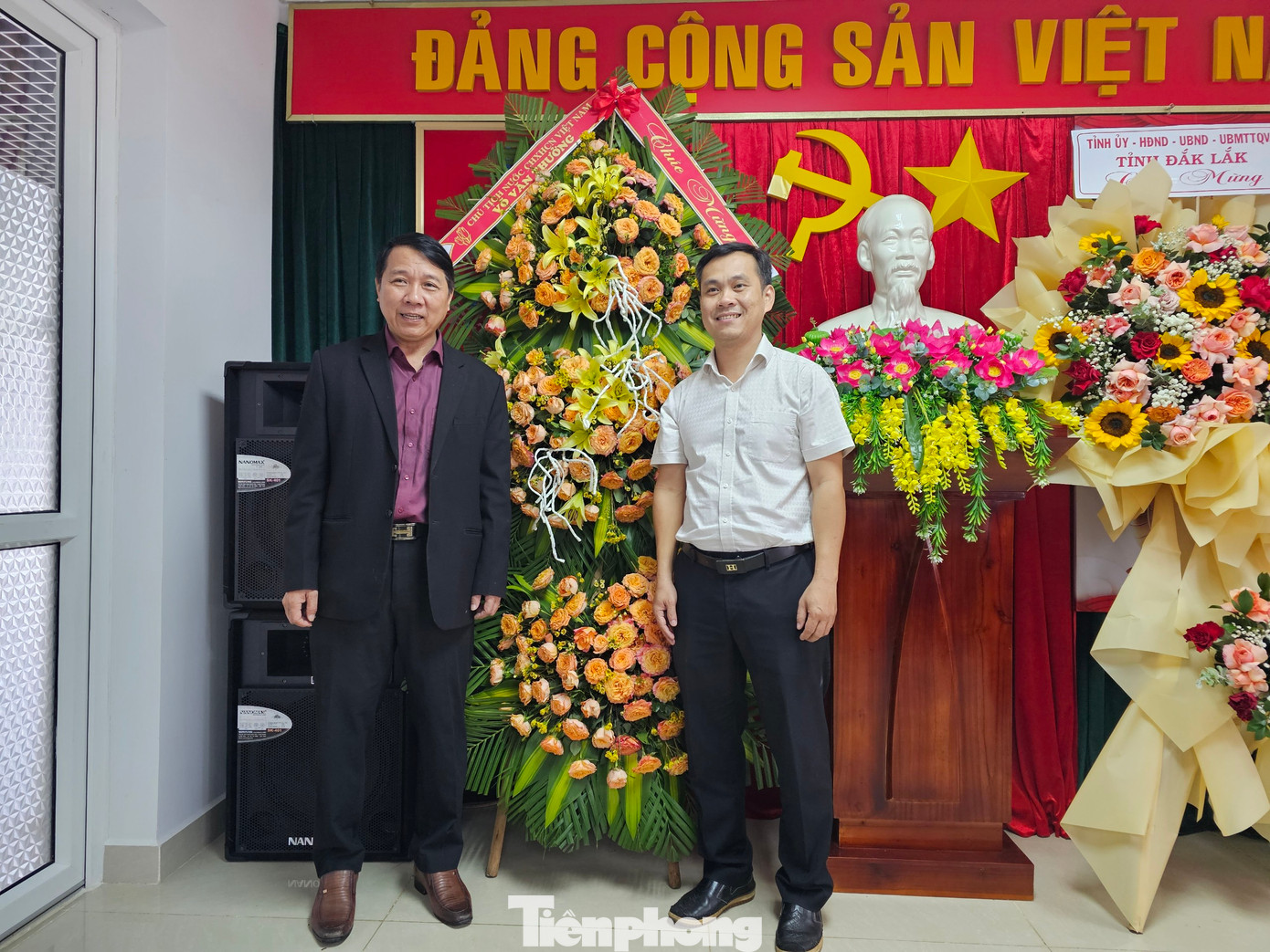 BVĐK vùng Tây Nguyên vinh dự nhận được lẵng hoa chúc mừng của Chủ tịch nước Võ Văn Thưởng BVĐK vùng Tây Nguyên vinh dự nhận được lẵng hoa chúc mừng của Chủ tịch nước Võ Văn Thưởng