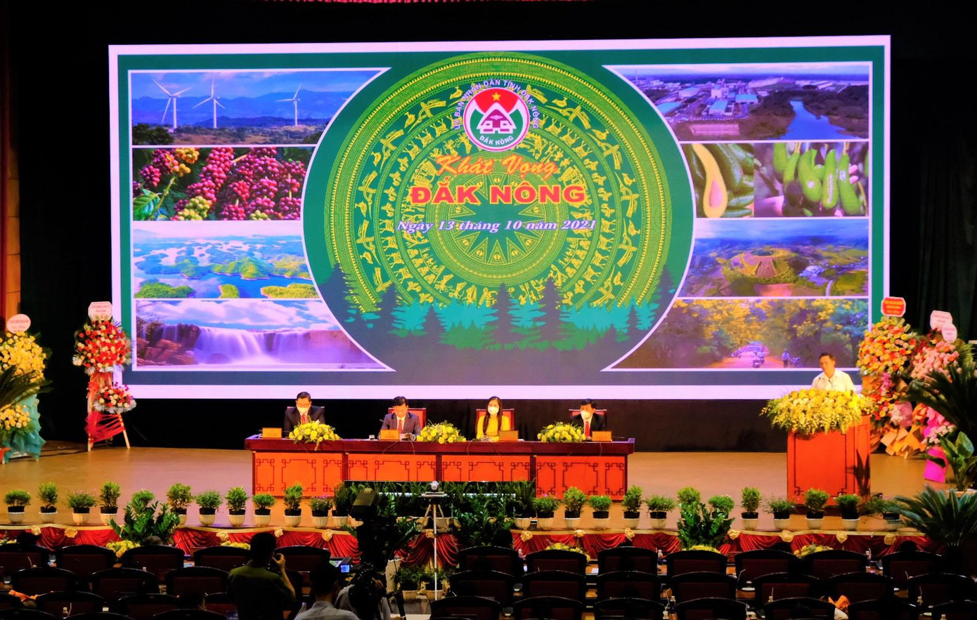 Các đại biểu chia sẻ tại buổi tọa đàm chương trình Khát vọng Đắk Nông Các đại biểu chia sẻ tại buổi tọa đàm chương trình Khát vọng Đắk Nông