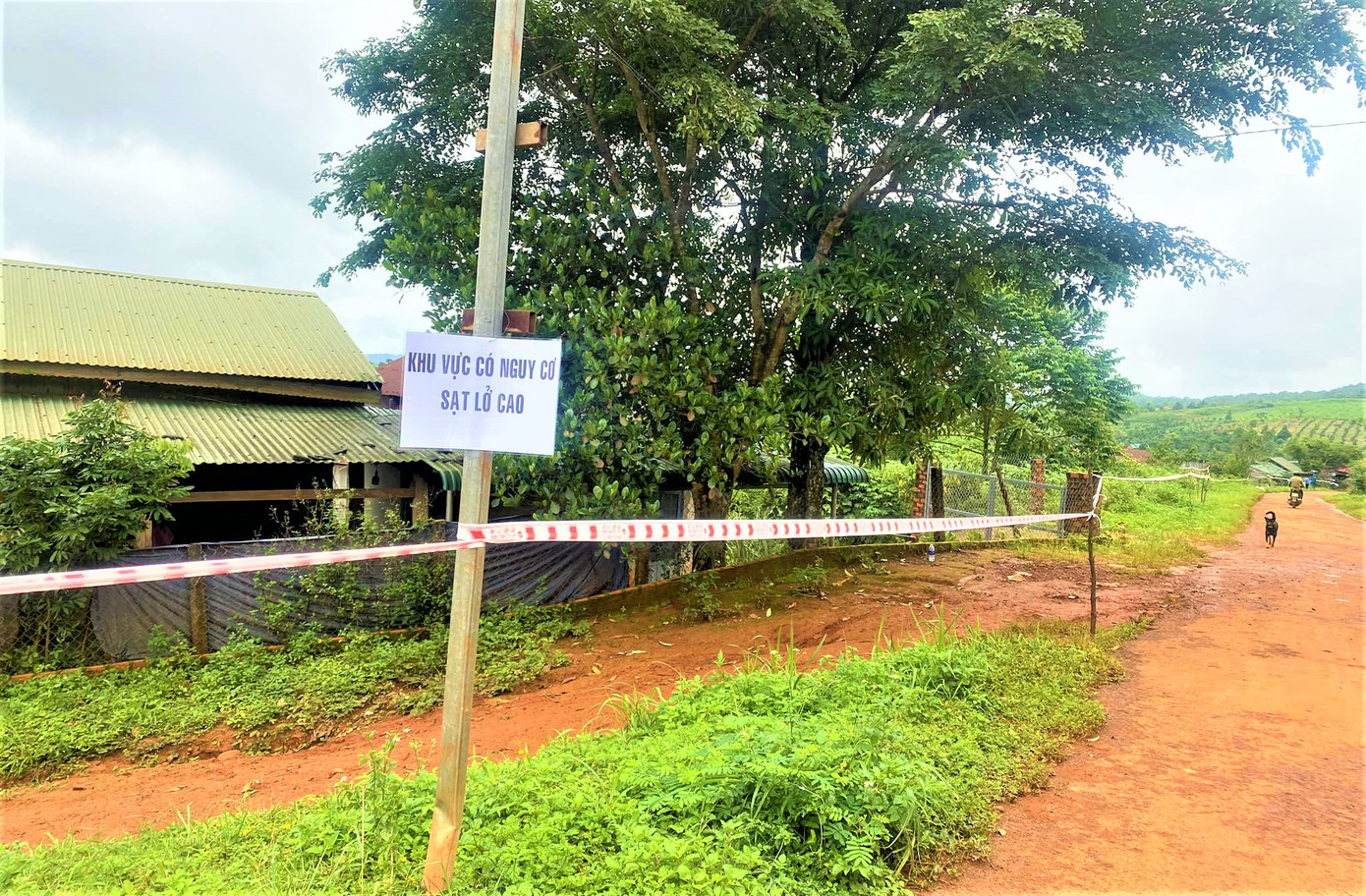 Chính quyền đã khoanh vùng khu vực bị sụt lún.