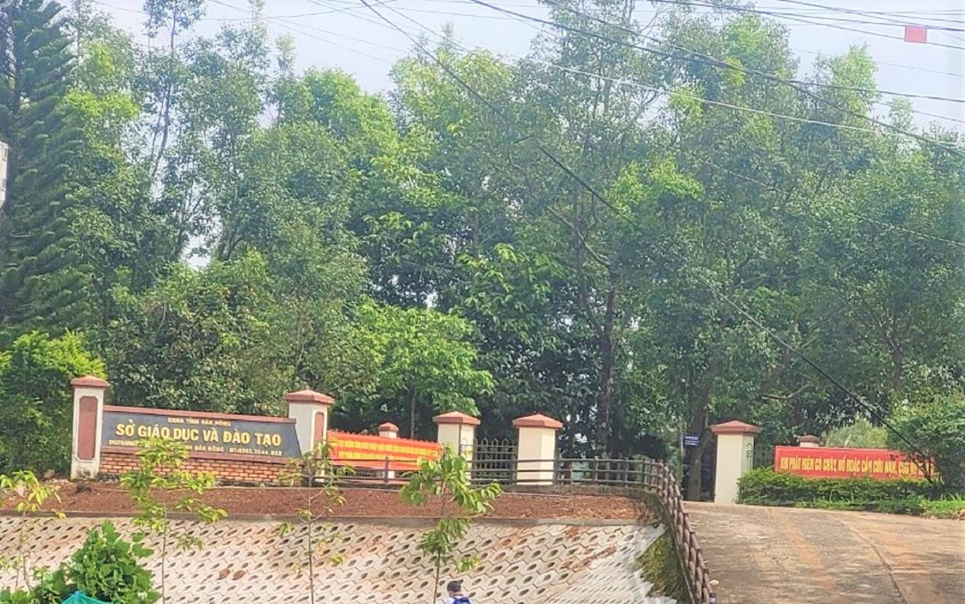 Sở GD&amp;ĐT tỉnh Đắk Nông chịu trách nhiệm mua sắm gần 13.000 máy tính bảng cho học sinh