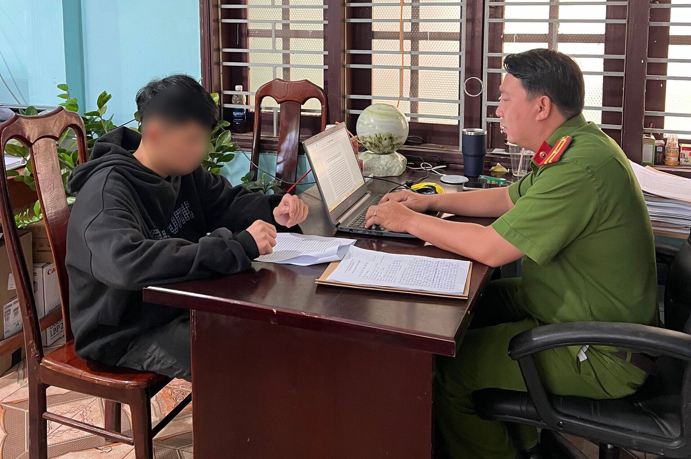 Cơ quan điều tra làm việc với một đối tượng liên quan