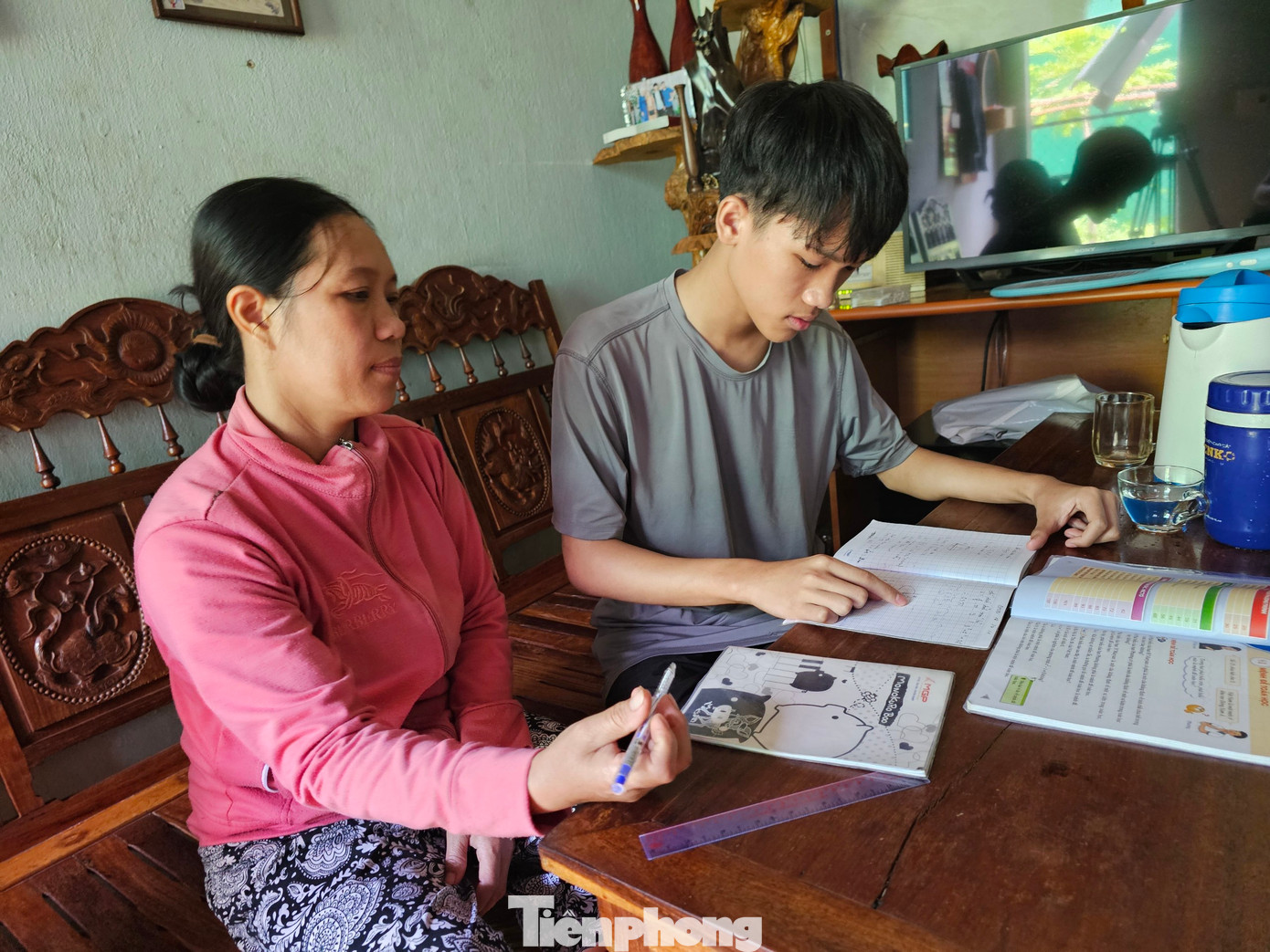 Bà Hơn lo lắng về khoản chi phí khi con học trường dân lập Bà Hơn lo lắng về khoản chi phí khi con học trường dân lập