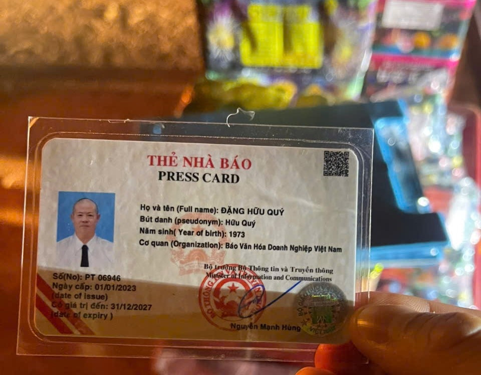 Thẻ nhà báo giả mang tên Đặng Hữu Quý