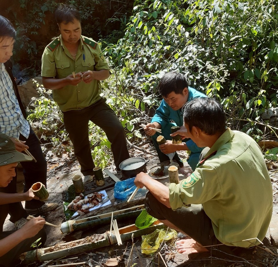 Điều kiện sinh hoạt của lực lượng bảo vệ rừng rất thiếu thốn.