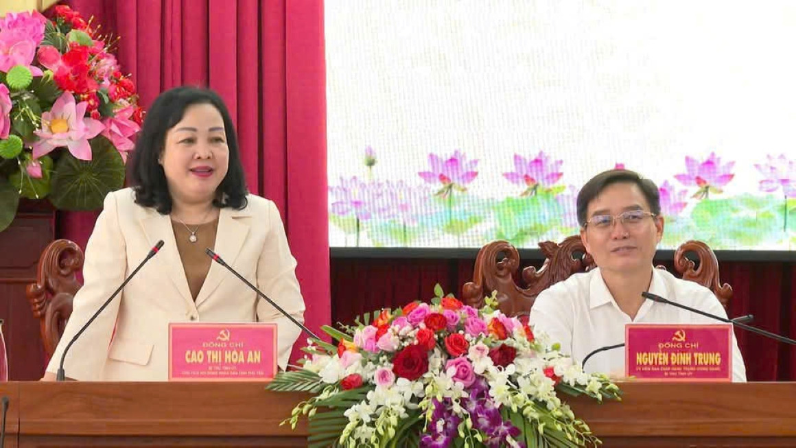 Bà Cao Thị Hòa An - Bí thư Tỉnh ủy, Chủ tịch HĐND tỉnh Phú Yên phát biểu tại hội nghị