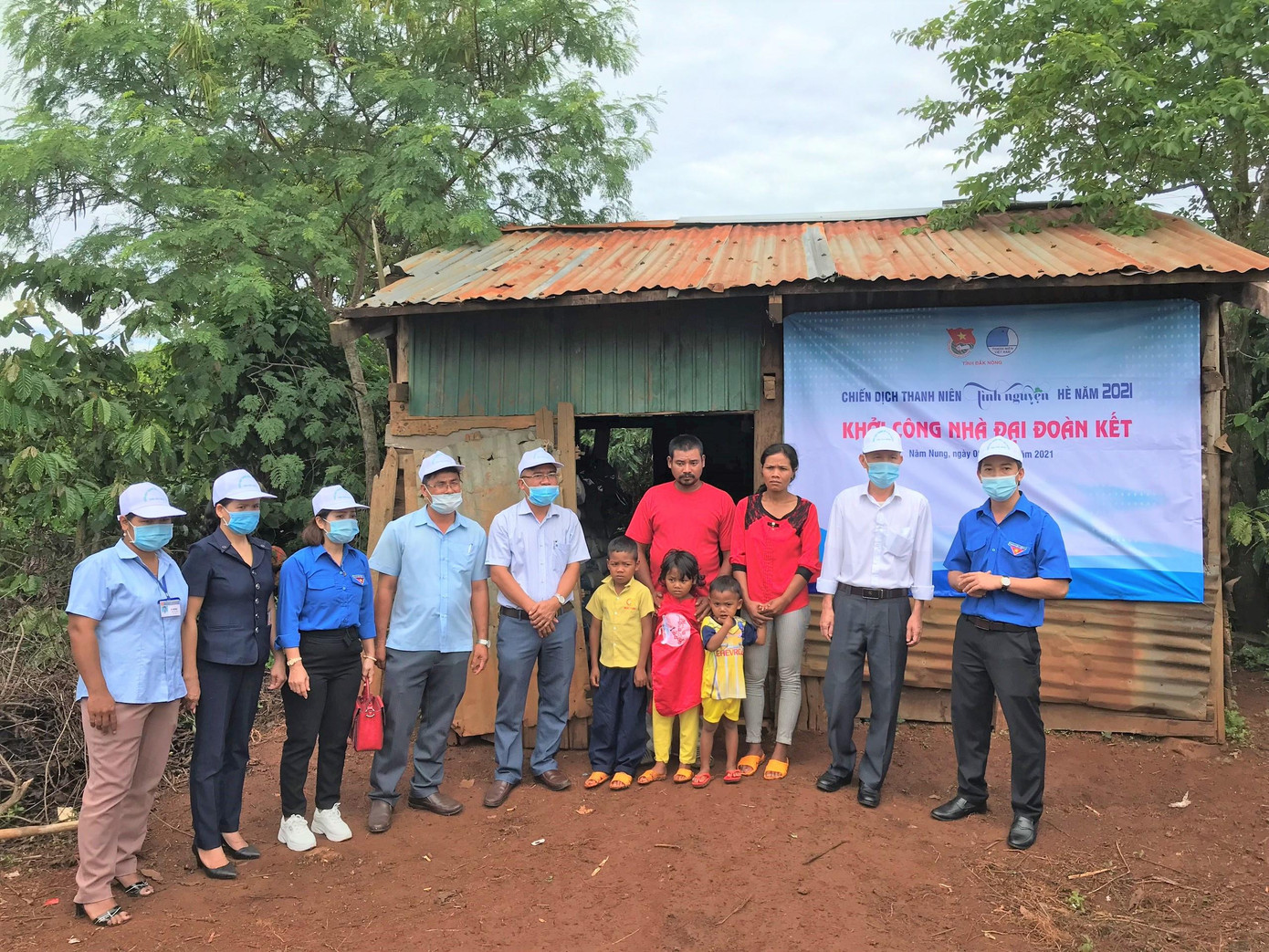 Khởi công xây dựng nhà Đại đoàn kết cho hộ dân có hoàn cảnh khó khăn Khởi công xây dựng nhà Đại đoàn kết cho hộ dân có hoàn cảnh khó khăn