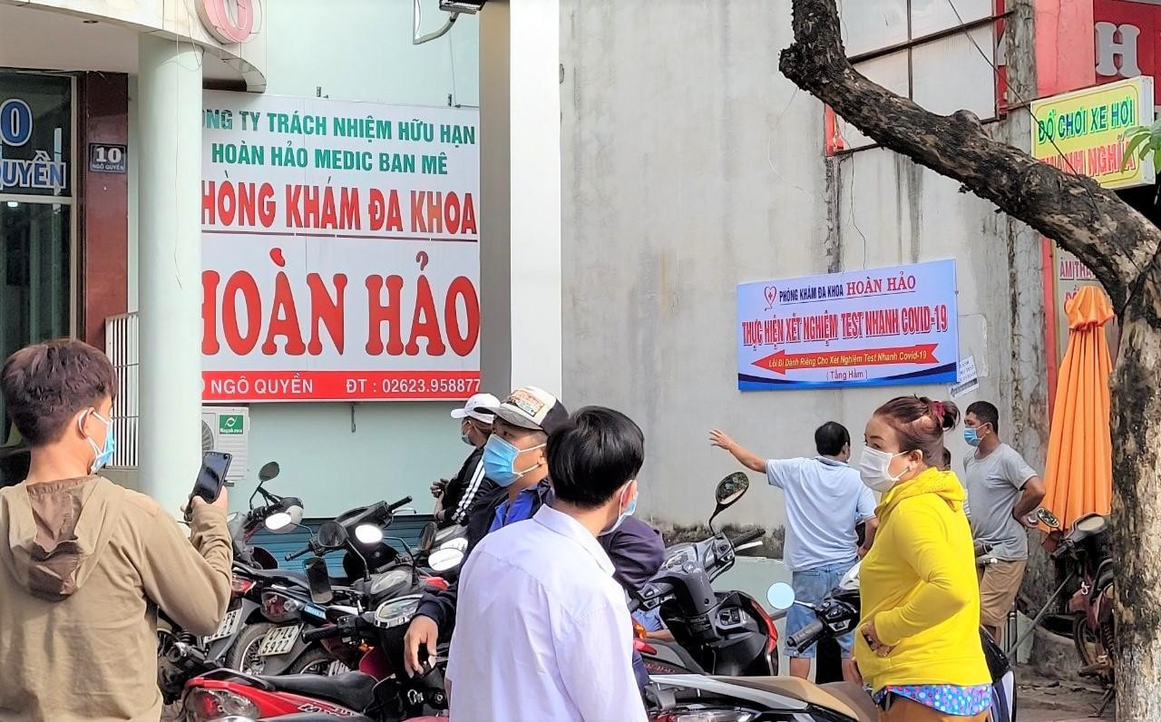 Theo ông Nay Phi La, các cơ sở y tế chỉ được làm test nhanh SARS-CoV-2 để sàng lọc cho đối tượng đến khám, chữa bệnh Theo ông Nay Phi La, các cơ sở y tế chỉ được làm test nhanh SARS-CoV-2 để sàng lọc cho đối tượng đến khám, chữa bệnh