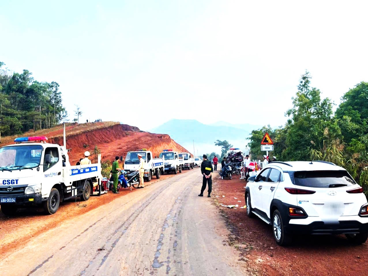 Lực lượng công an xử lý các trường hợp vi phạm