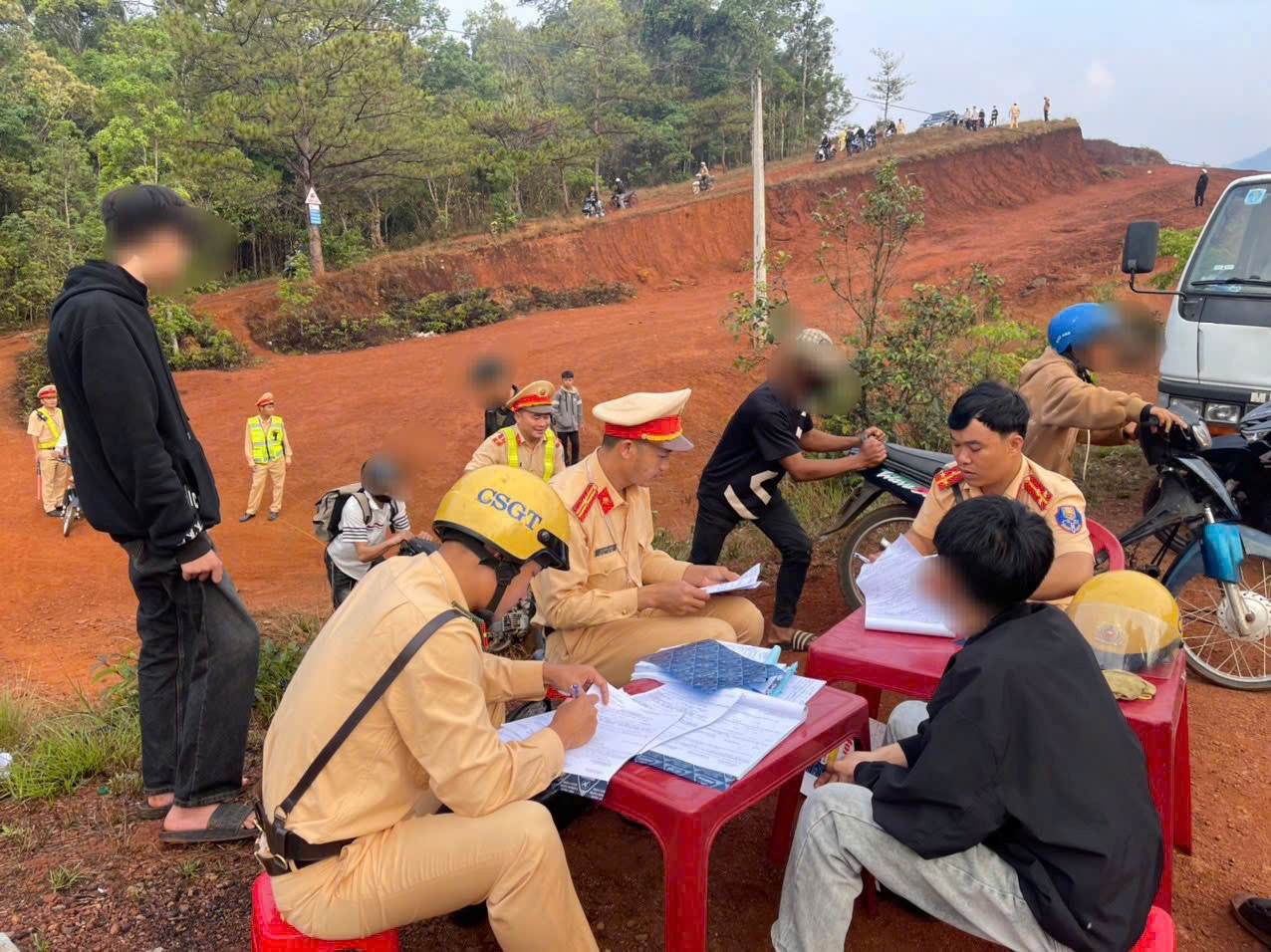 Có 78 trường hợp là thanh thiếu niên vi phạm giao thông