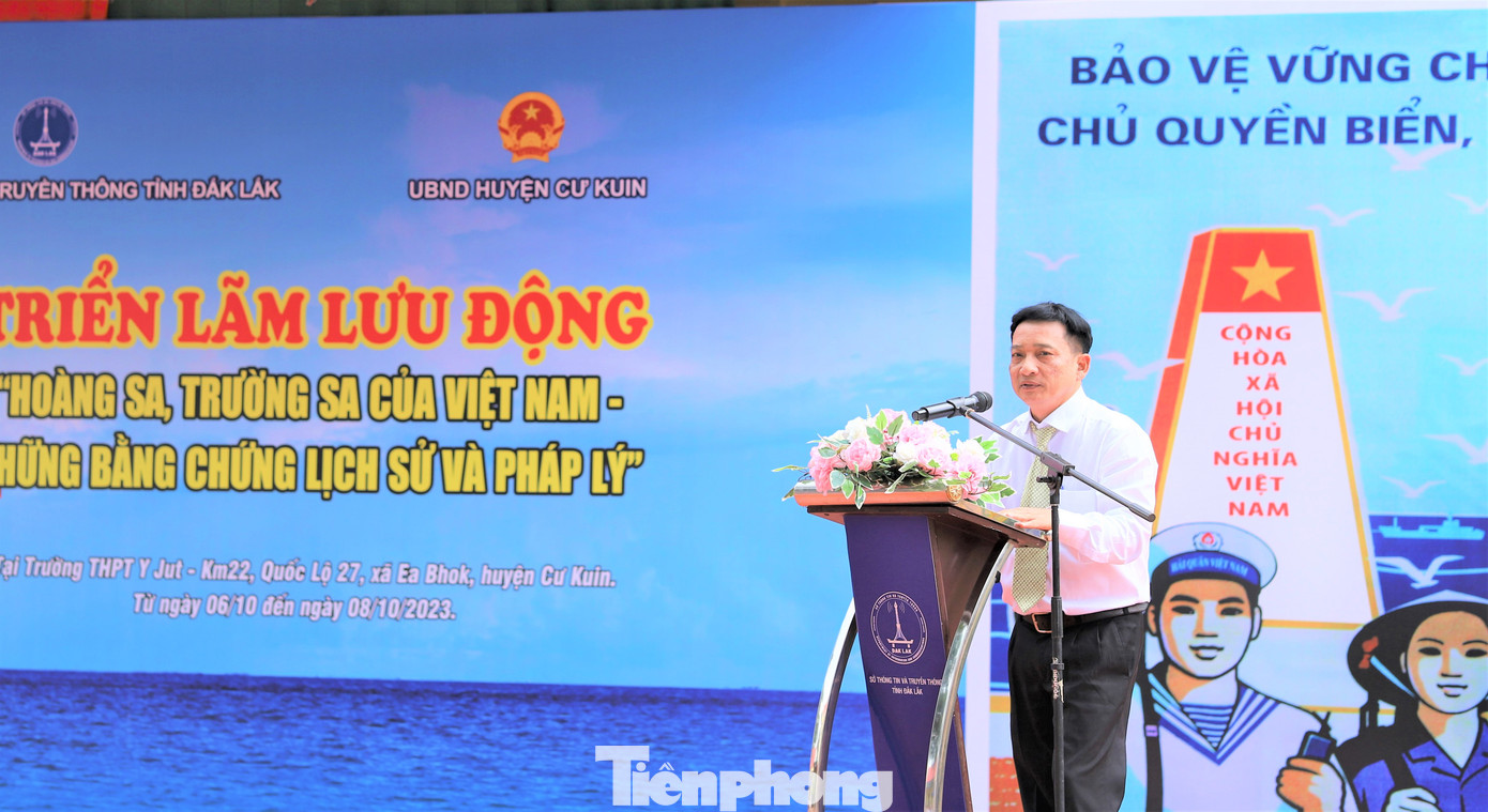 Ông Nguyễn Quốc Hiệp - Phó Giám đốc Sở TT&TT, phát biểu tại lễ khai mạc triển lãm. Ông Nguyễn Quốc Hiệp - Phó Giám đốc Sở TT&TT, phát biểu tại lễ khai mạc triển lãm.