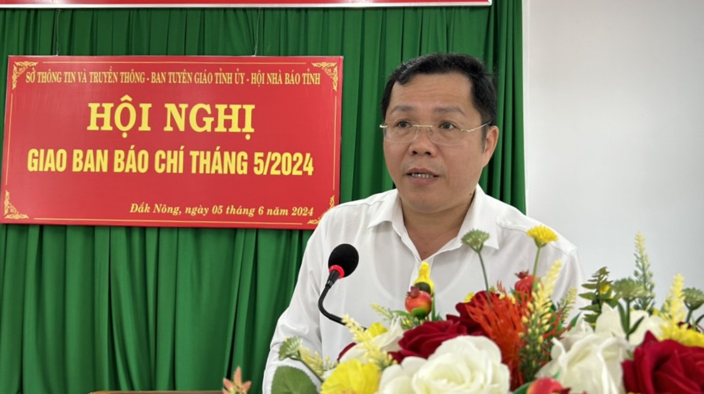 Ông Huỳnh Thanh Huynh, Phó giám đốc Sở Y tế tỉnh Đắk Nông chia sẻ thông tin tại họp báo