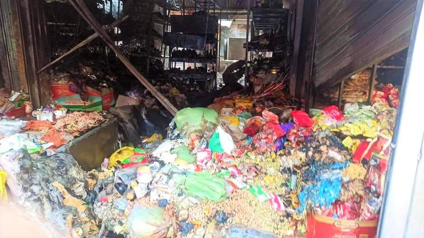 Hàng hóa cháy nham nhở